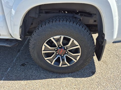 Used 2020 Toyota Tacoma TRD Sport w/ Technology Package AWD/4WD image 26