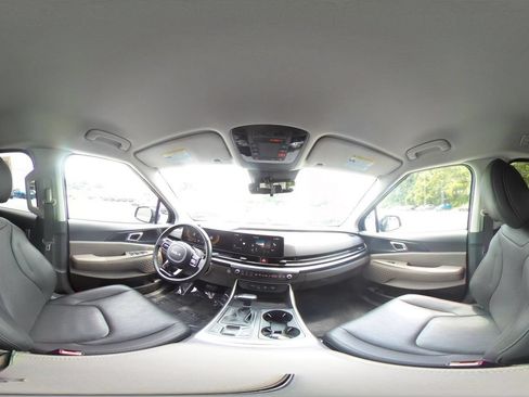 Used 2026 Kia Carnival FWD image 40