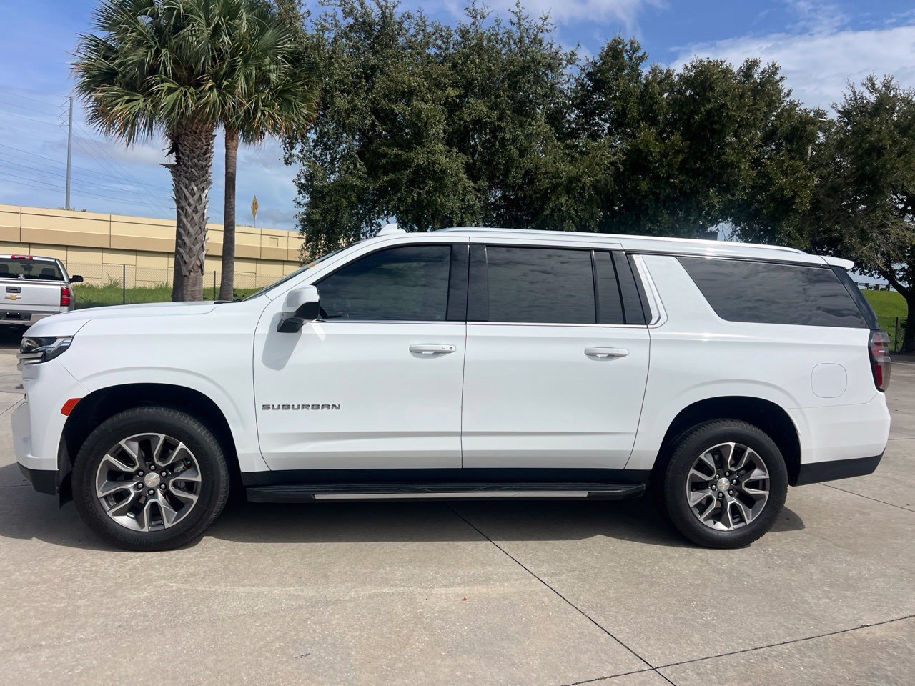 Certified 2023 Chevrolet Suburban LS w/ Driver Alert Package RWD image 2