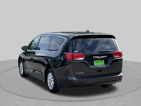 Used 2023 Chrysler Voyager LX FWD image 4