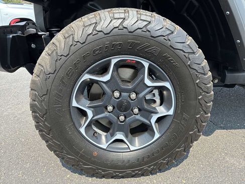 Used 2023 Jeep Wrangler Unlimited Rubicon w/ Cold Weather Group AWD/4WD image 18