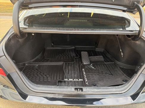 Used 2018 Toyota Camry L image 10