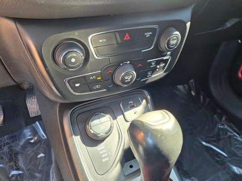 Used 2017 Jeep Compass Trailhawk w/ Leather Interior Group AWD/4WD image 18