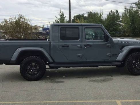New 2025 Jeep Gladiator Sport image 9