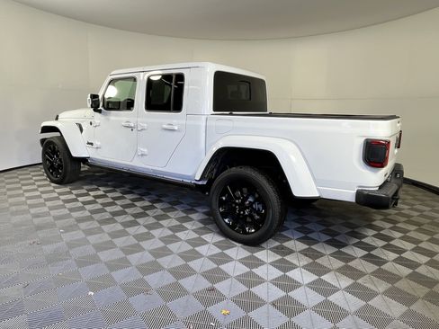 Used 2023 Jeep Gladiator Overland image 3