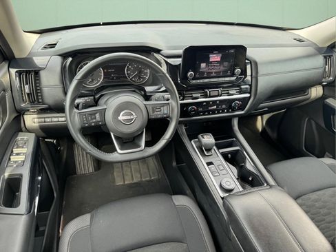Used 2025 Nissan Pathfinder SV AWD/4WD image 15