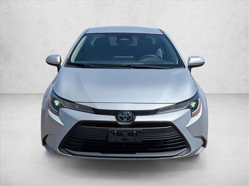 Used 2024 Toyota Corolla LE FWD image 2