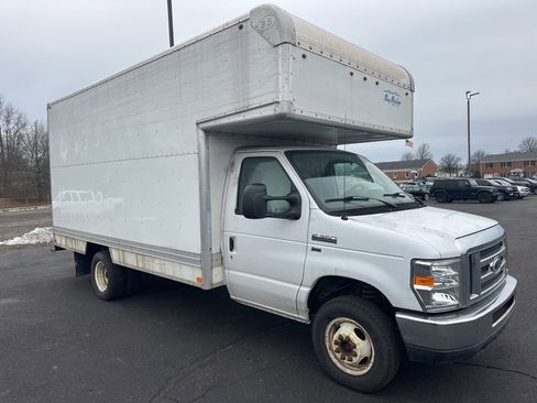 Used 2015 Ford E-350 and Econoline 350 Super Duty image 39