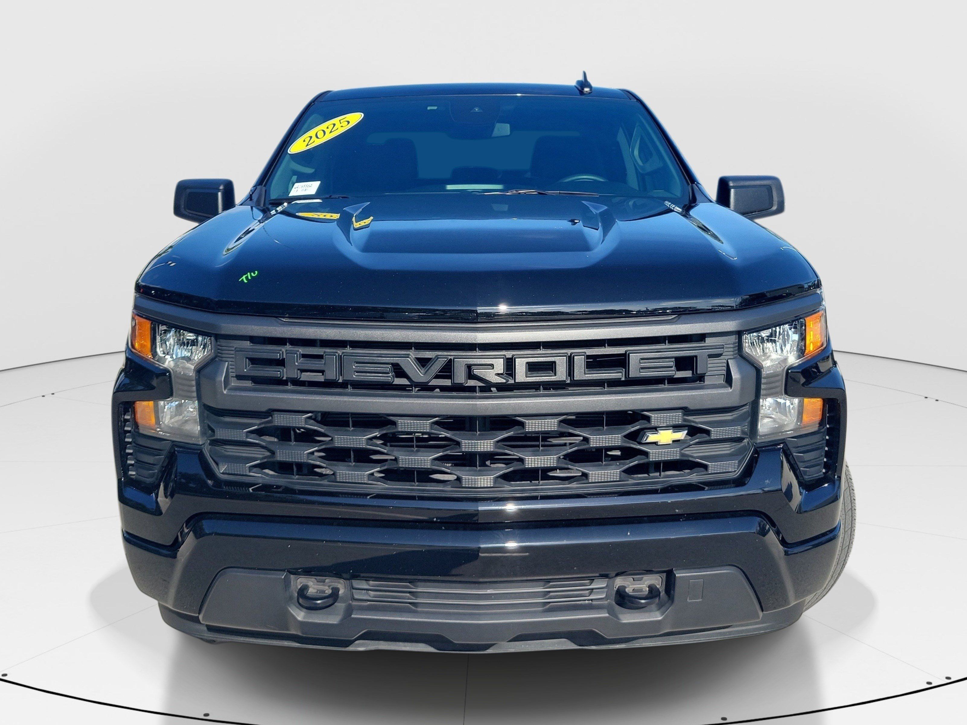 Used 2025 Chevrolet Silverado 1500 Custom RWD image 2