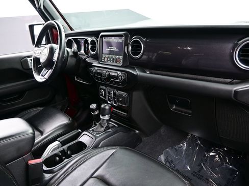Used 2021 Jeep Wrangler Unlimited Sahara AWD/4WD image 16