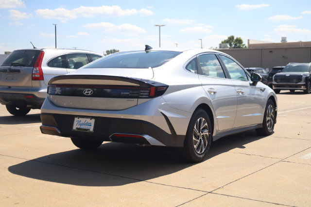 New 2026 Hyundai Sonata Blue FWD image 5
