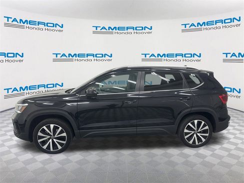 Used 2024 Volkswagen Taos SE image 2