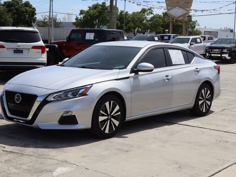 Used 2022 Nissan Altima 2.5 SV FWD image 5