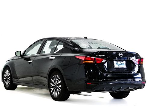Used 2024 Nissan Altima 2.5 SV FWD image 8