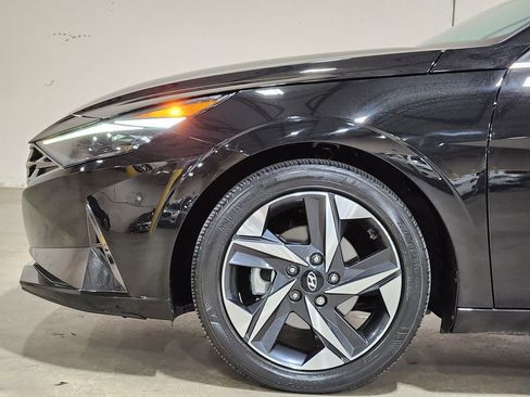 Used 2023 Hyundai Elantra Limited w/ Cargo Package image 5