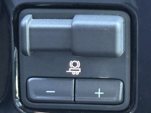 Used 2023 Chevrolet Silverado 1500 ZR2 image 30