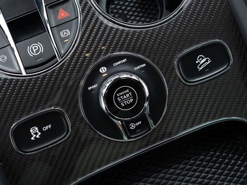 Certified 2025 Bentley Bentayga image 36