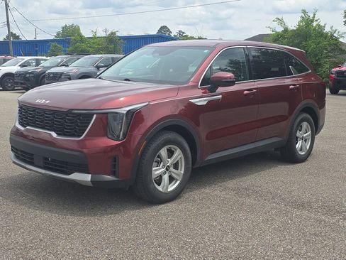Used 2024 Kia Sorento LX FWD image 1