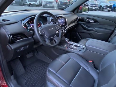 Used 2023 Chevrolet Traverse RS image 13
