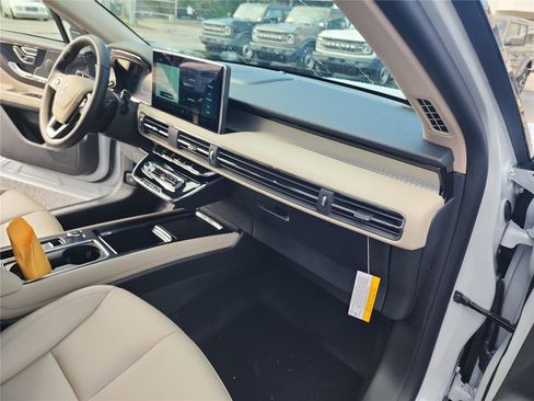 New 2026 Lincoln Corsair Premiere image 23