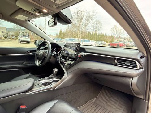 Used 2022 Toyota Camry XLE image 15