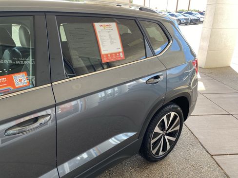 Certified 2023 Volkswagen Taos SE FWD image 57