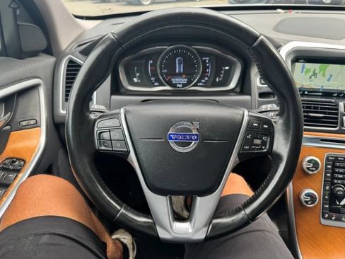 Used 2016 Volvo XC60 T6 w/ Climate Package AWD/4WD image 12