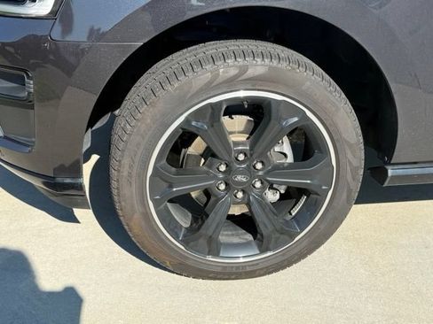 Used 2024 Ford Expedition Max Limited RWD image 5