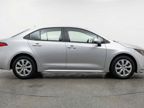 Used 2025 Toyota Corolla LE FWD image 11