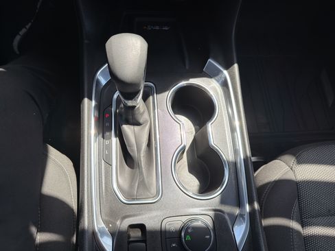 Used 2023 Chevrolet Traverse LT FWD image 33