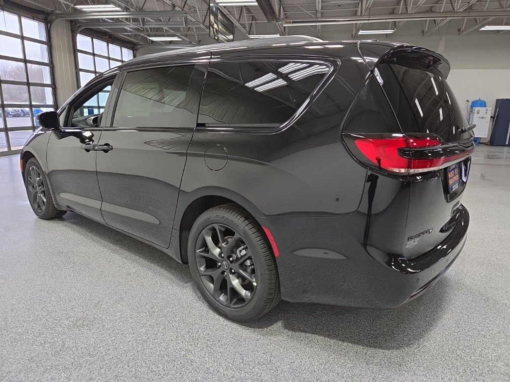 New 2026 Chrysler Pacifica Select w/ S Appearance Package FWD image 5