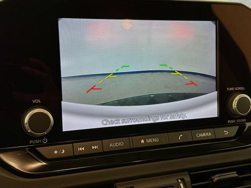 Used 2024 Nissan Pathfinder S image 22