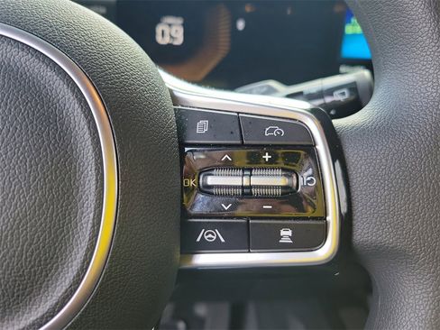 Used 2025 Kia Sorento LX image 30