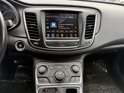 Used 2016 Chrysler 200 Limited Platinum w/ Comfort & Convenience Group FWD image 8