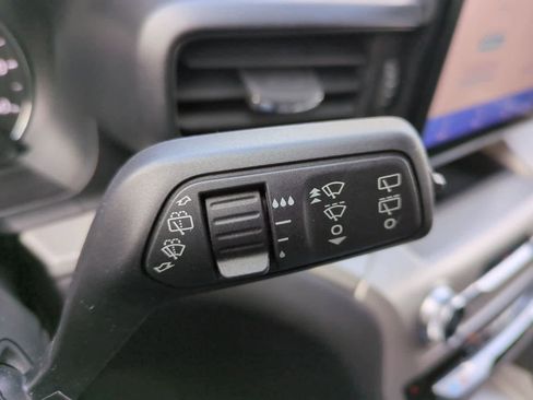 Used 2023 Ford Explorer XLT image 27