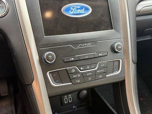 Used 2019 Ford Fusion SE w/ Equipment Group 151A image 10