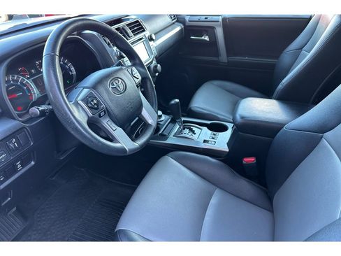 Used 2018 Toyota 4Runner SR5 Premium image 10
