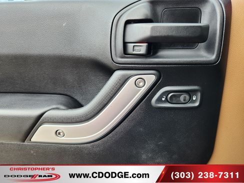 Used 2013 Jeep Wrangler Unlimited Rubicon w/ Connectivity Group AWD/4WD image 15