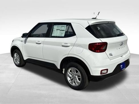 New 2026 Hyundai Venue SE FWD image 3
