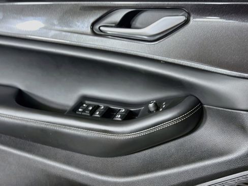 Used 2023 Jeep Grand Cherokee L Laredo RWD image 15