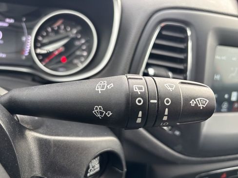 Certified 2021 Jeep Compass Latitude image 11