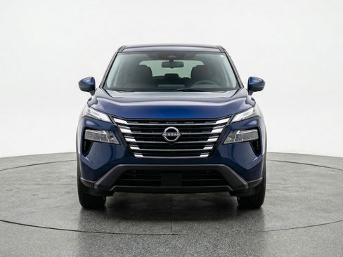 Used 2025 Nissan Rogue SV AWD/4WD image 2
