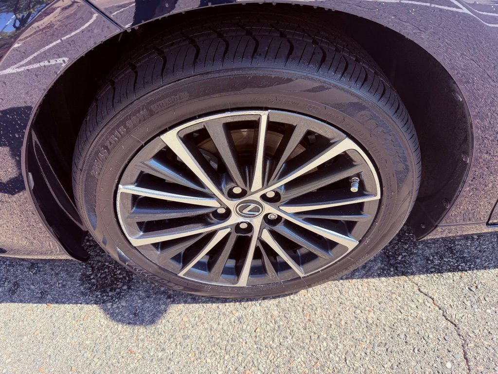 Certified 2022 Lexus ES 300h w/ Premium Package FWD image 16