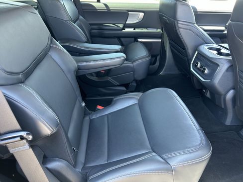 Used 2025 Ford Expedition Platinum AWD/4WD image 14