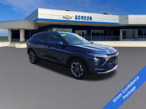 Used 2024 Chevrolet Trax LT w/ Driver Confidence Package FWD image 8