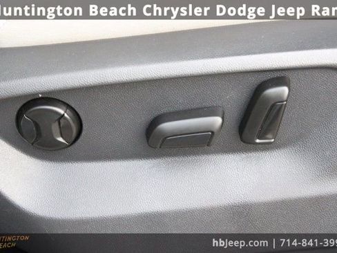 Used 2019 Volkswagen Tiguan SE w/ Panoramic Sunroof Package image 30