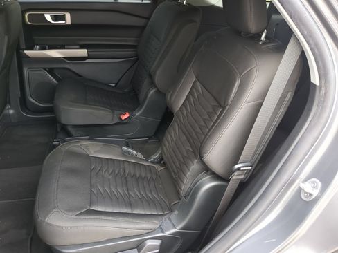 Certified 2021 Ford Explorer XLT RWD image 54