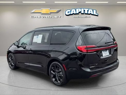 Used 2026 Chrysler Pacifica Limited w/ S Appearance Package FWD image 3