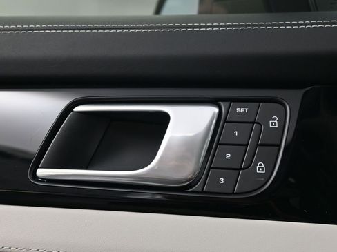 Certified 2022 Porsche Panamera 4 Executive image 18