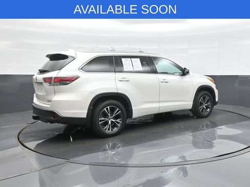 Used 2016 Toyota Highlander XLE AWD/4WD image 7